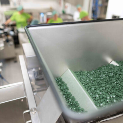 Herstellung und Verarbeitung natürlicher Nahrungsergänzungsmittel in einer Produktionsanlage